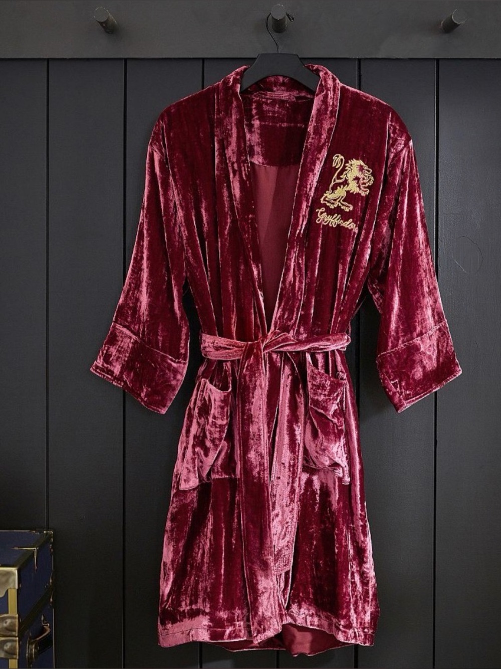 Pottery Barn Teens Harry Potter Gryffindor burgundy velvet tie front robe S/M